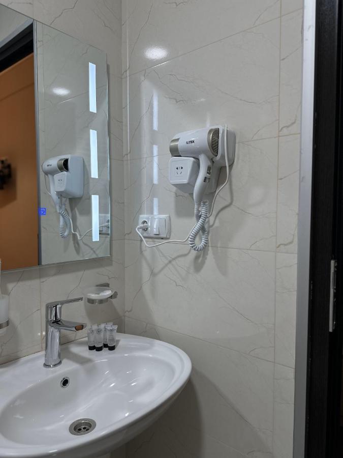 Hotel Bina N28 à Koutaïssi Extérieur photo