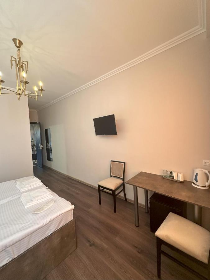 Hotel Bina N28 à Koutaïssi Extérieur photo